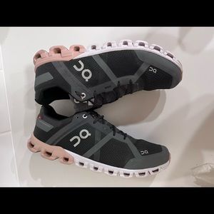 On cloud flow womens gray running shoes helion rock and rose size 11